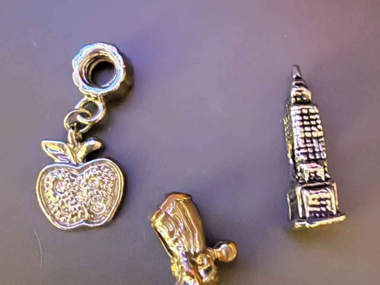 Billede 2 - 3 vedhæng med Western-tema