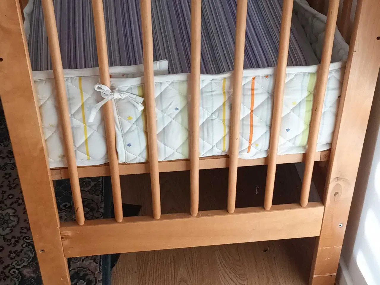 Billede 2 - Tremmeseng i god stand