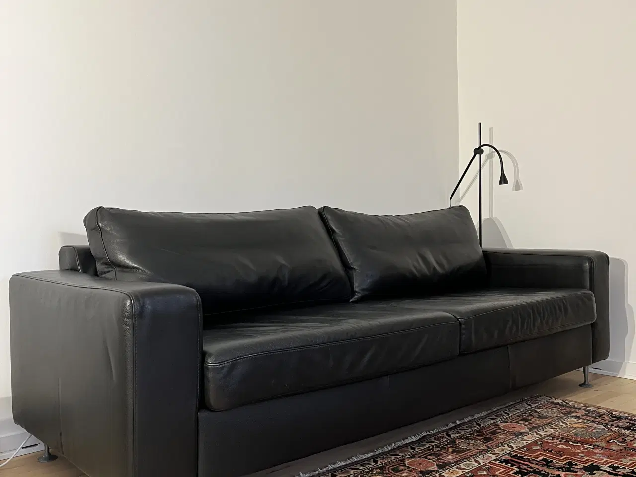 Billede 1 - Sofa - sort læder - Scandinavia 3 personer 