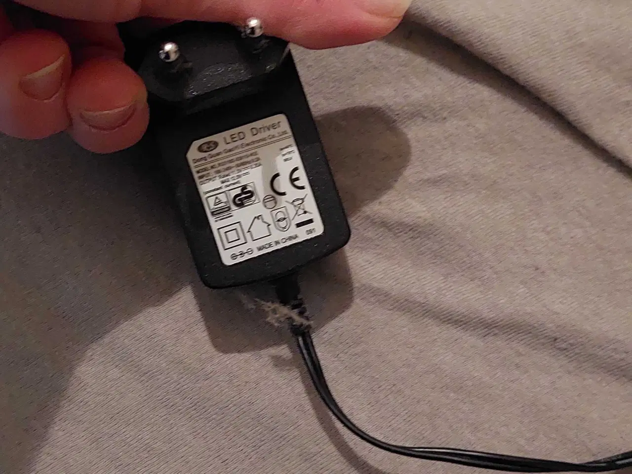 Billede 3 - Lampe til stå og ophæng