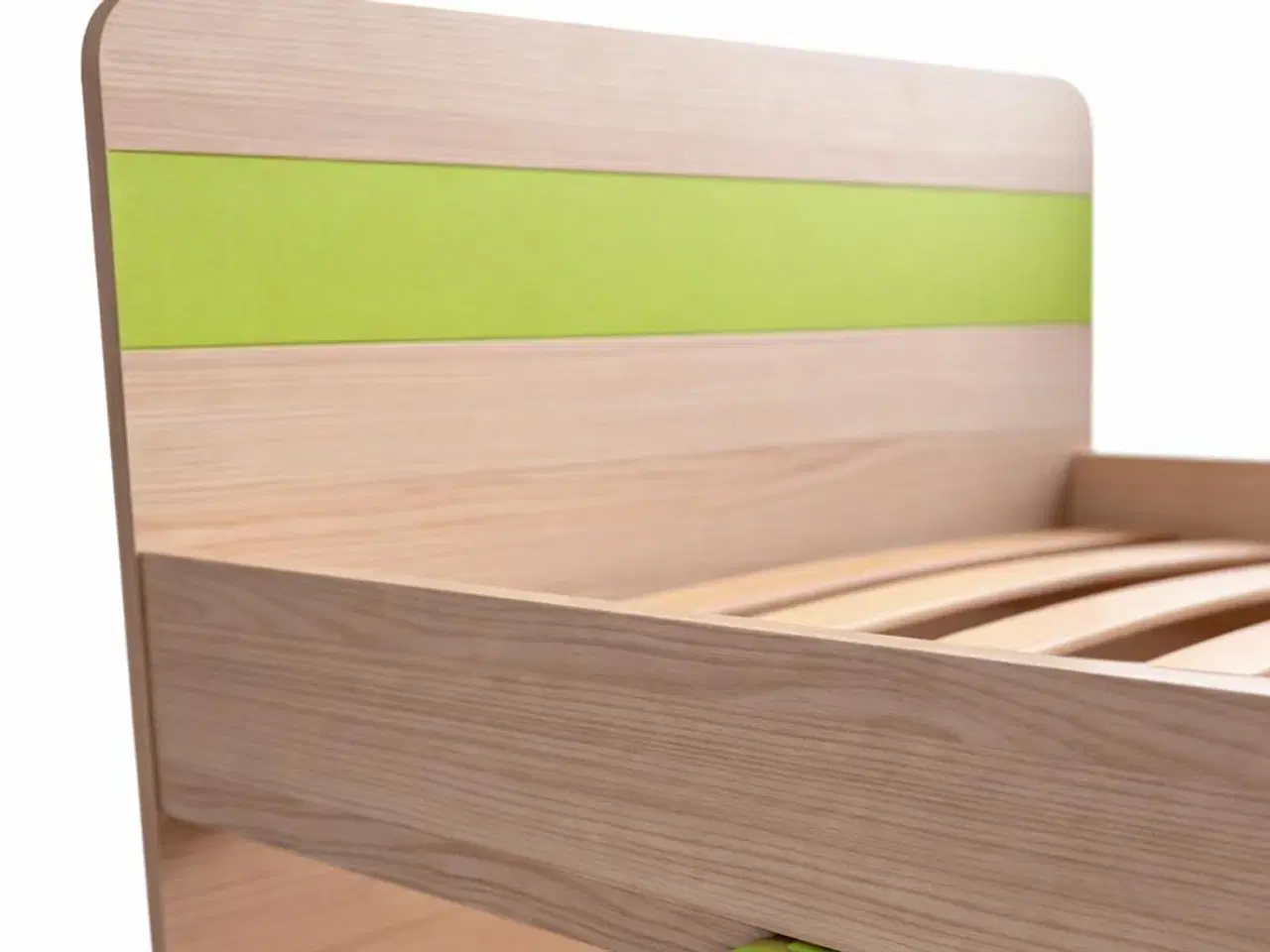 Billede 11 - Børneværelses møbelsæt skab og reoler træ lys træf