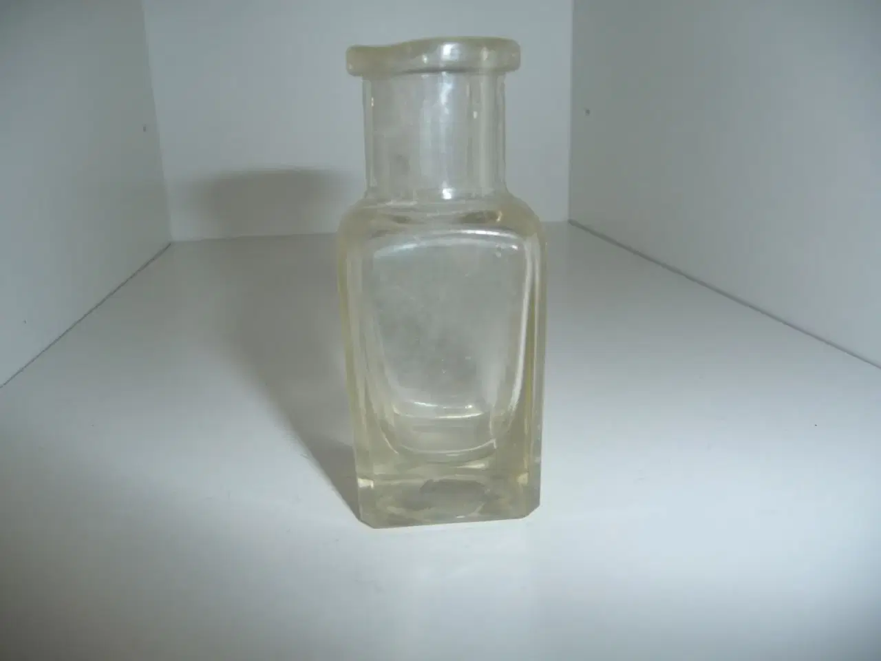 Billede 2 - gammel mundpustet flaske i klar glas