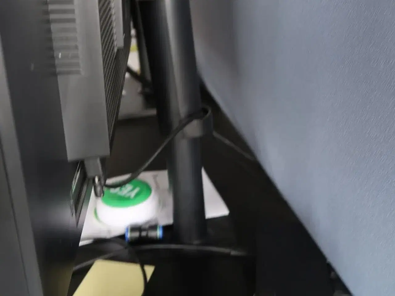 Billede 2 - 2 stk. computerskærme SAMSUNG S24E450, dockingstation LENOVO ThinkPad, tastatur