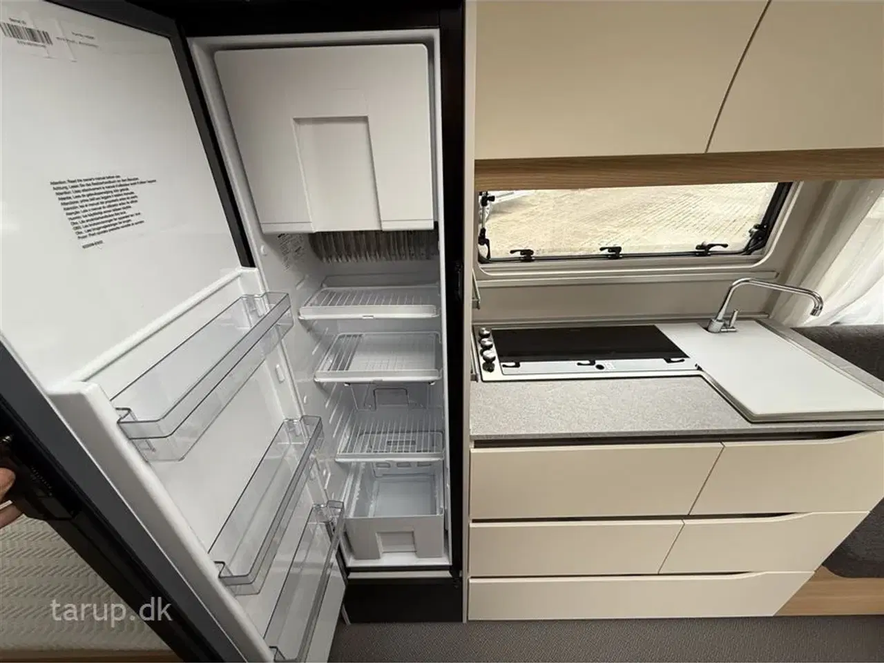 Billede 19 - 2024 - Adria Adora 572 UT Selected Edition   Enkeltsenge, rundsiddegruppe, stort badeværelse, Alde centralvarme, aircondition og Smart Box gaskassesystem, El-gulvvarme