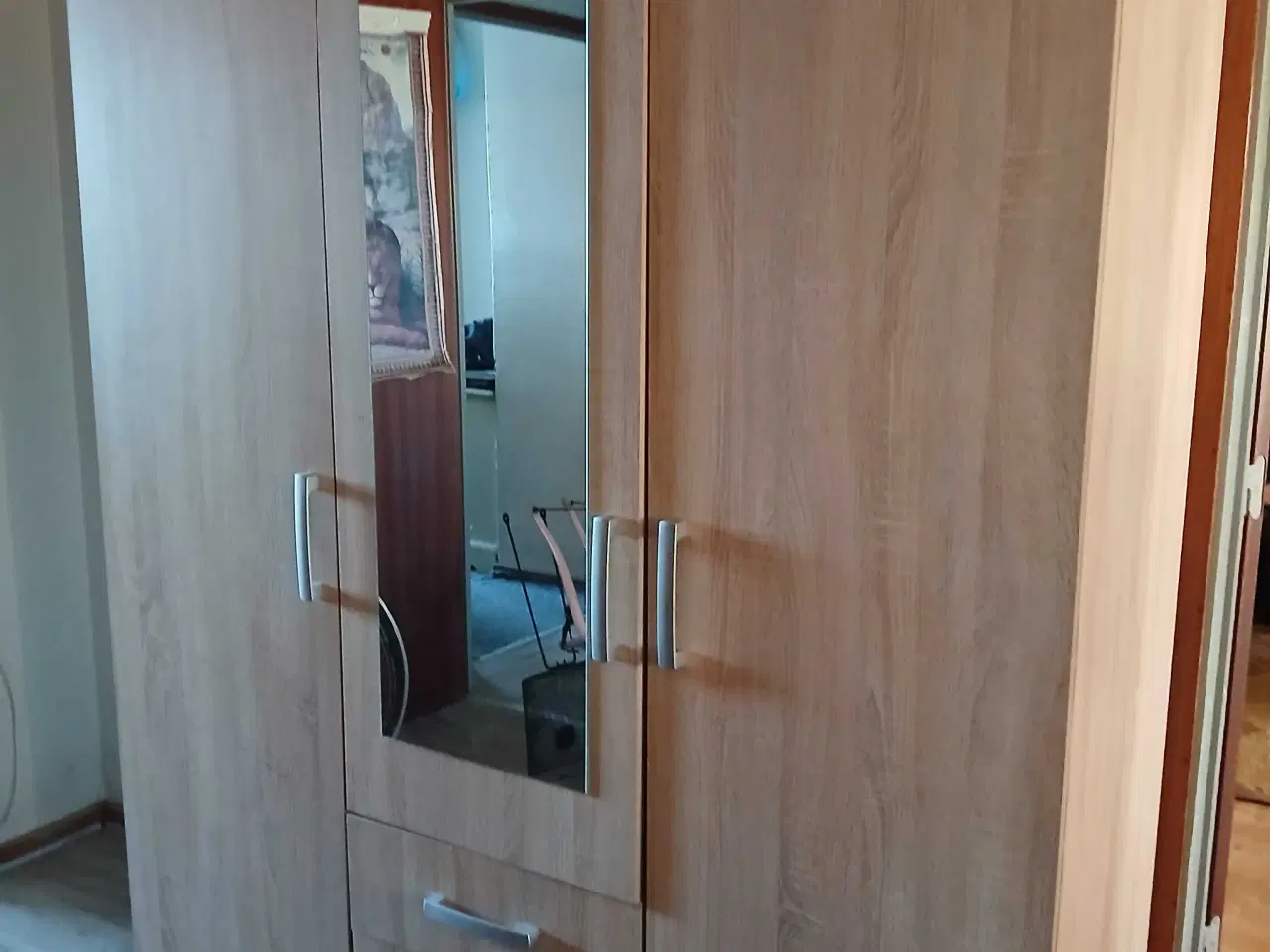 Billede 2 - Elegant, Smuk & Rummelig Klædeskab✨️