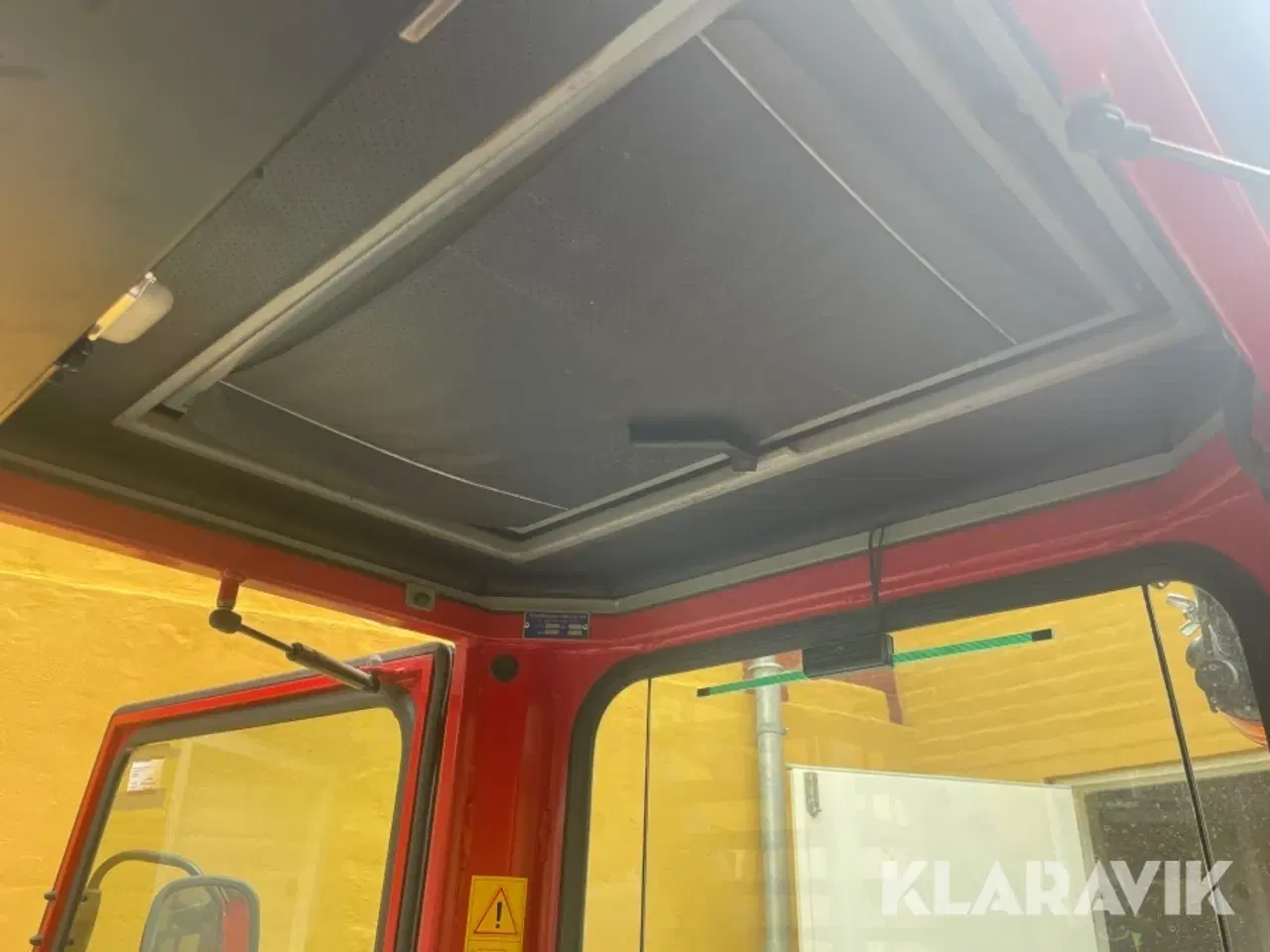 Billede 11 - Redskabsbærer Multi-Trac L327-4