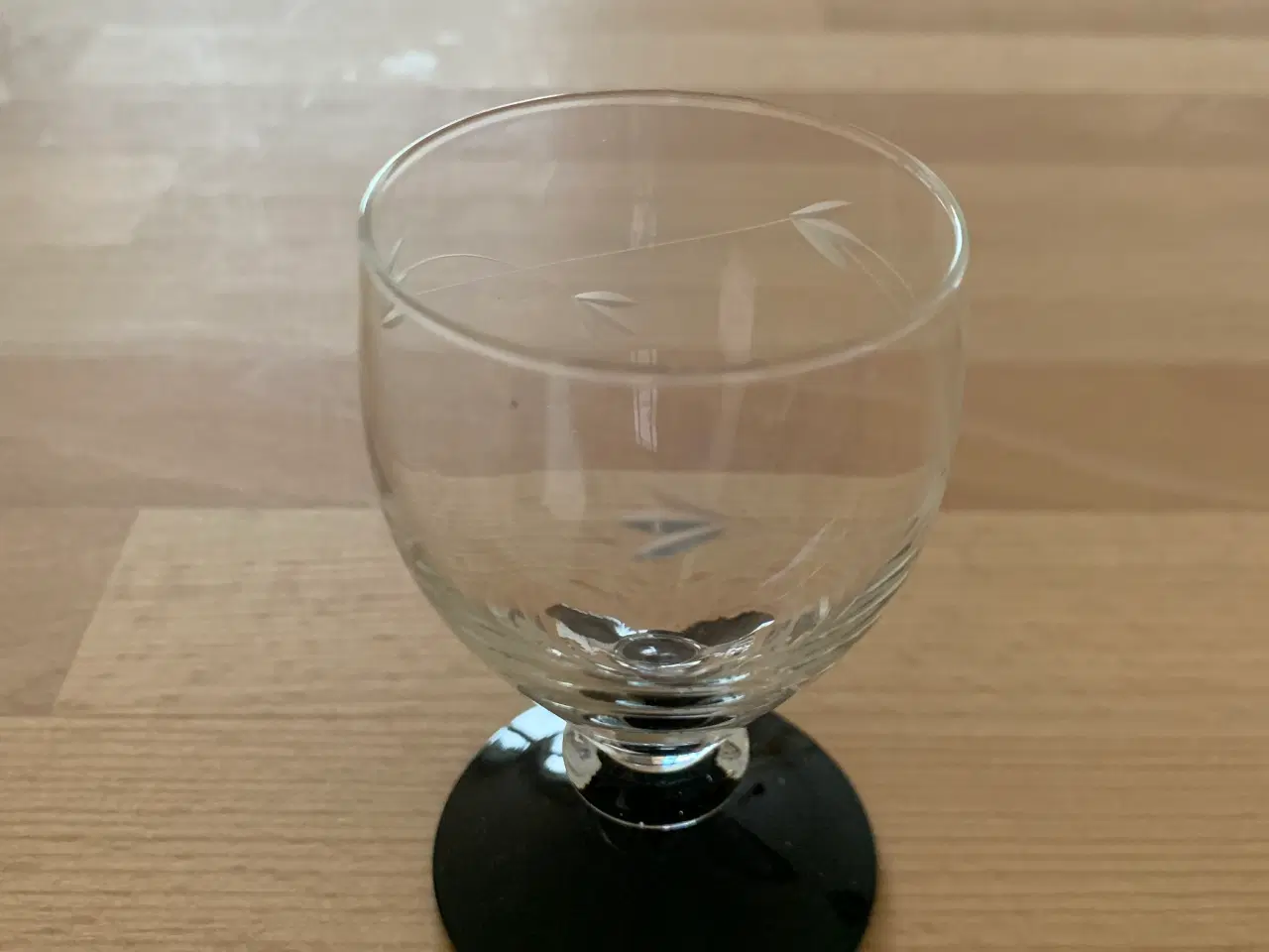 Billede 4 - 9 stk. glas, Ranke med sort fod, Holmegaard