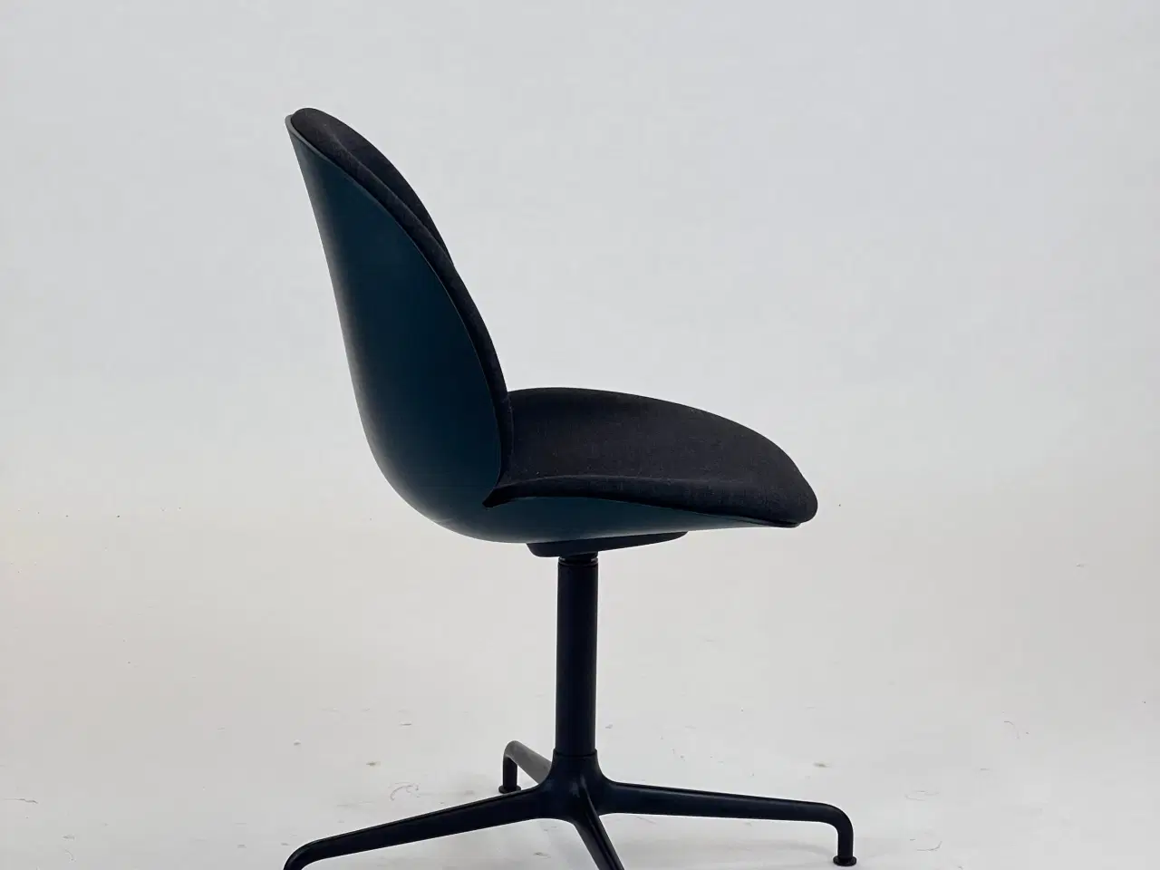 Billede 6 - Gubi Beetle Meeting Chair