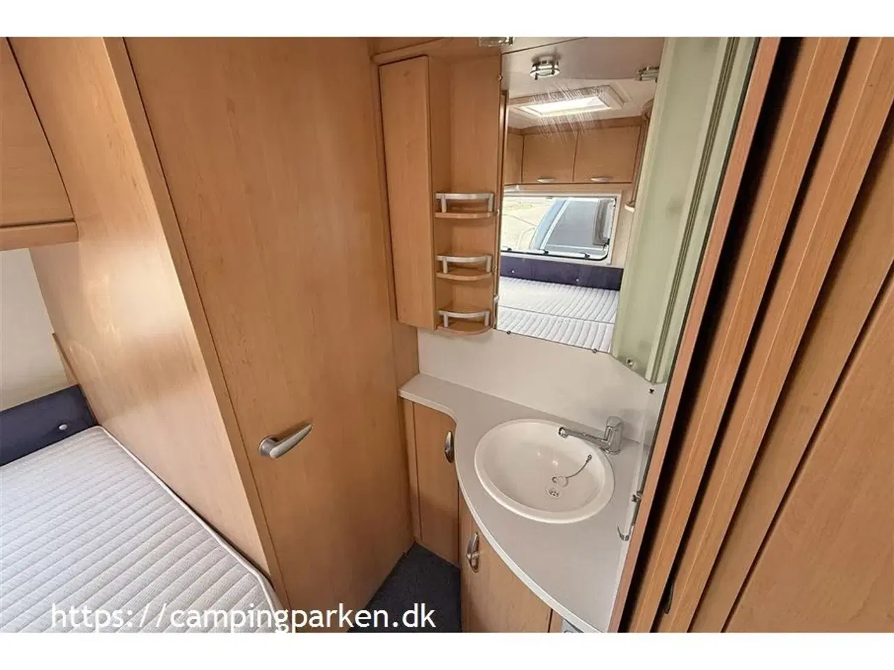 Billede 9 - 2007 - Knaus Südwind 550   Perfekt familievogn med dobbeltseng, køjer og 3 meter Isabella fortelt