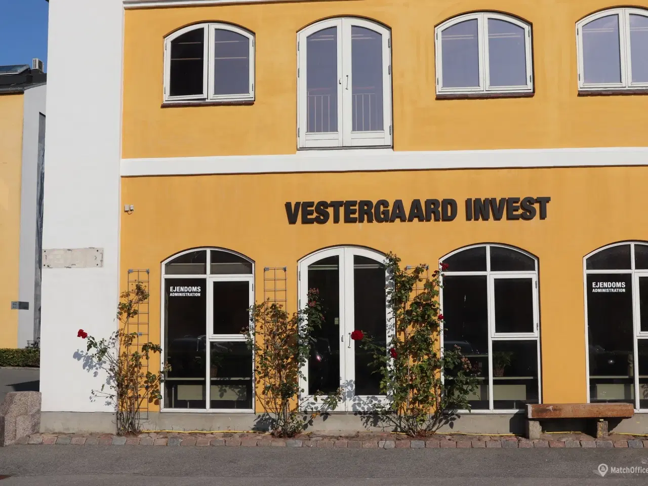 Billede 1 - Lejemål til butik eller frisør på Hobrovej 15.