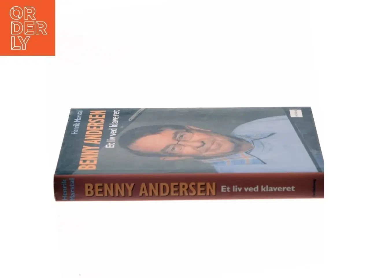 Billede 2 - Benny Andersen - et liv ved klaveret af Henrik Marstal (Bog)