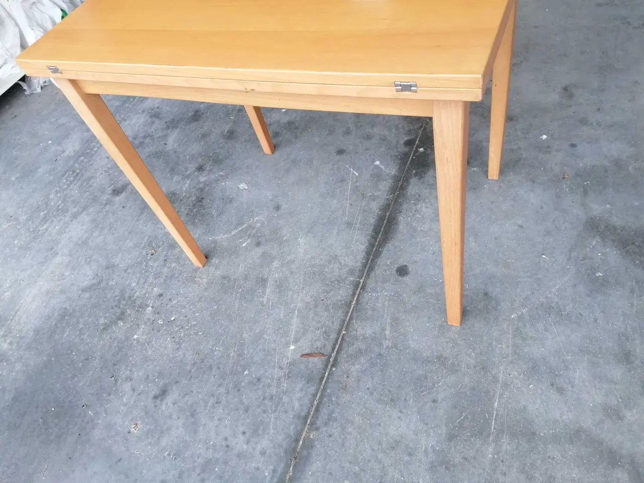 Billede 11 - Lille Charmerende Klapbord / Spisebord