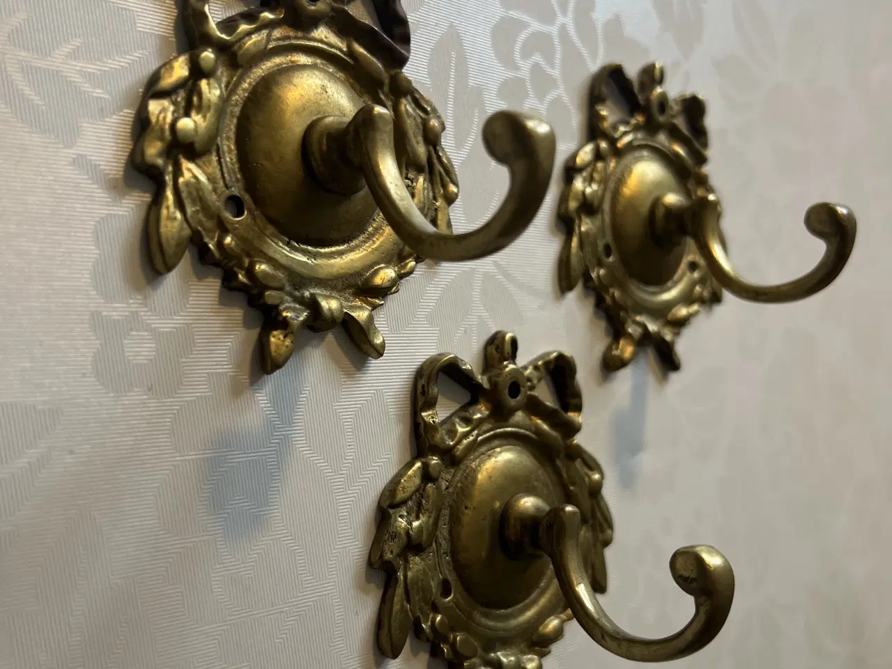 Billede 2 - Smukke gamle messing knager 