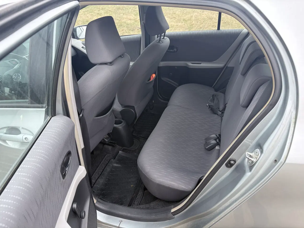 Billede 4 - Toyota Yaris solid, økonomisk og velholdt bil