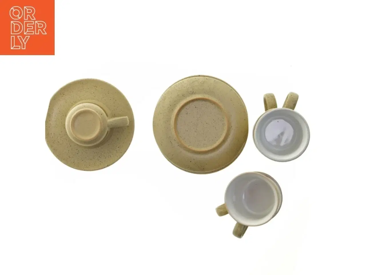 Billede 2 - Kaffesæt med kopper og undertallerkener (str. 5 kopper. ø. 8 cm. længde. 7 cm. 5 undertallerkener. ø. 15 cm)