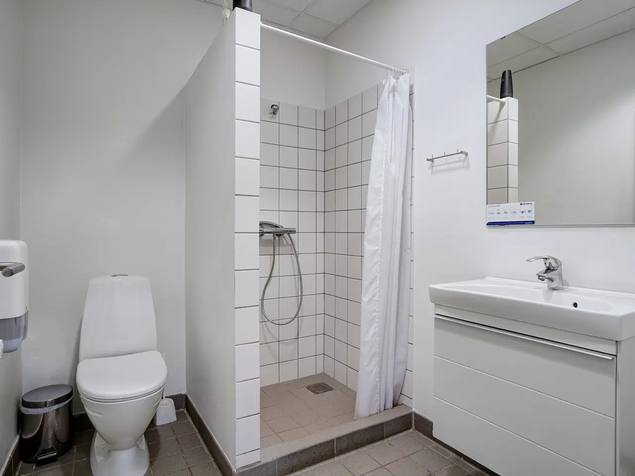 Billede 12 - Lækkert lyst kontorlejemål/showroom/undervisningslokaler centralt i Herlev