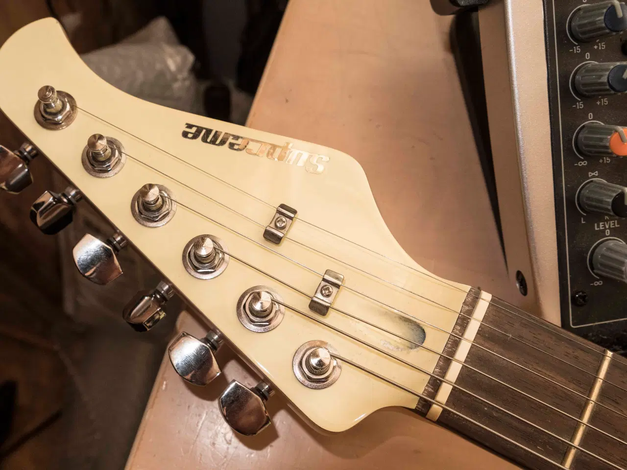 Billede 5 - Stratocast  Supreme i creame-farvet - Wilkingson.