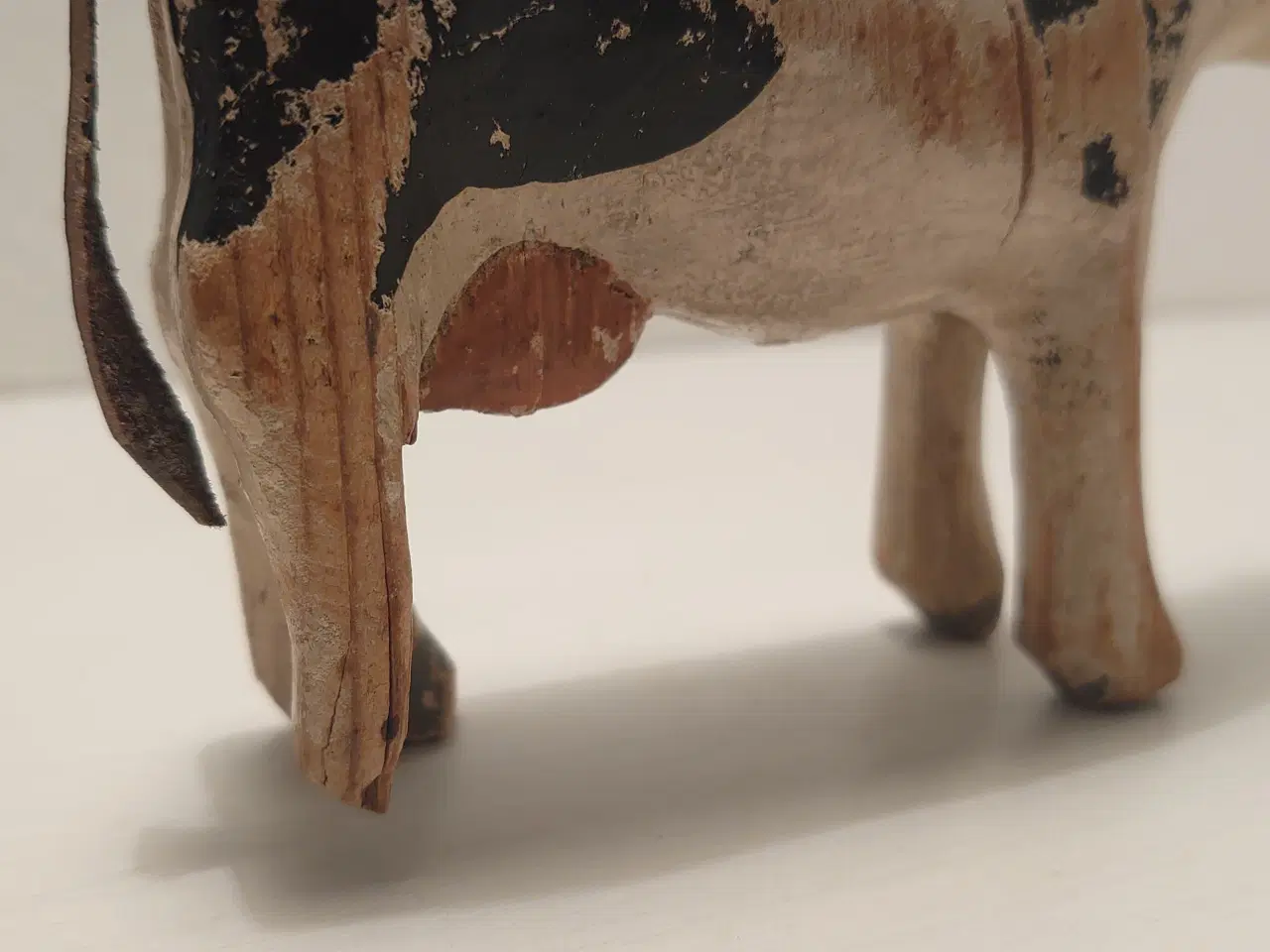 Billede 7 - Fængselslegetøj: Ko og kalv i træ.