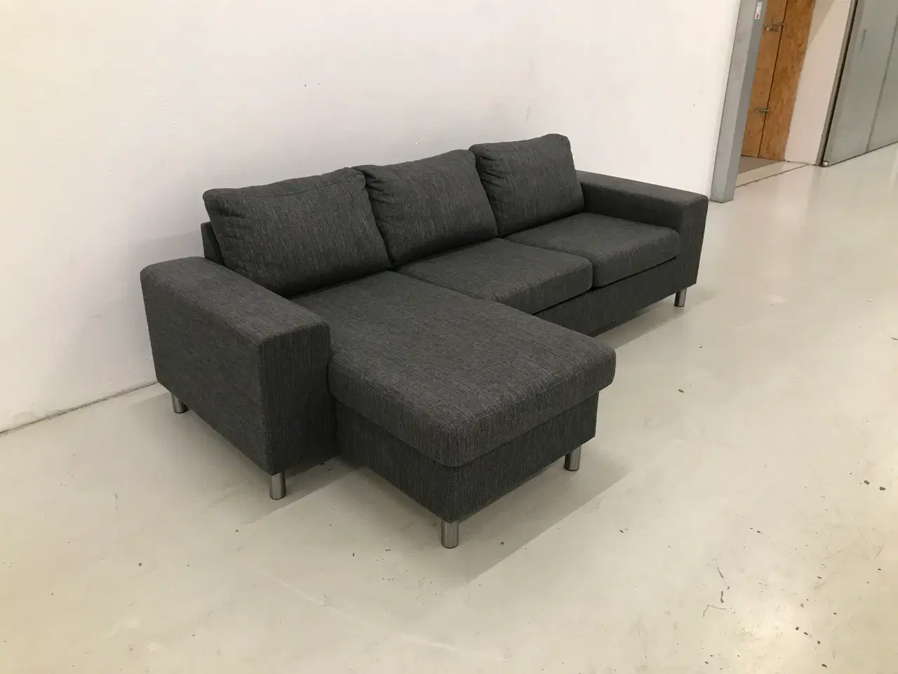 Billede 7 - Chaiselong sofa m/vendbar chaiselong mørke grå.