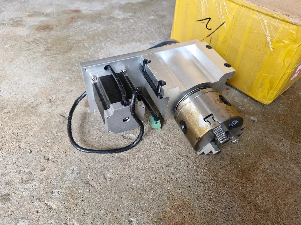 Billede 1 - Lille pinol-dok og drejeklo med stepmotor