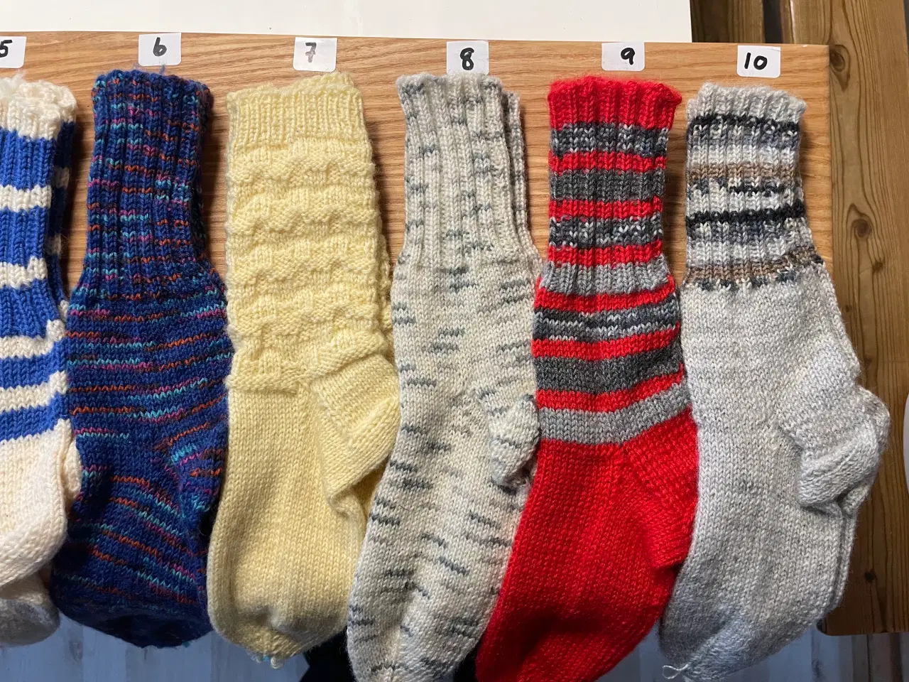 Billede 2 - Hjemmestrikkede strømper stk 33-36