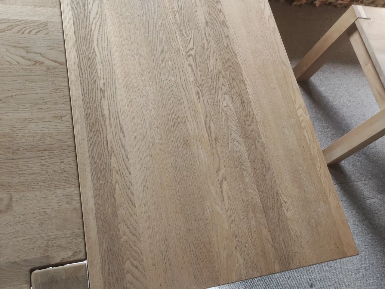 Billede 2 - Spisebord i massiv egetræ med 1 tillægsplader på 6