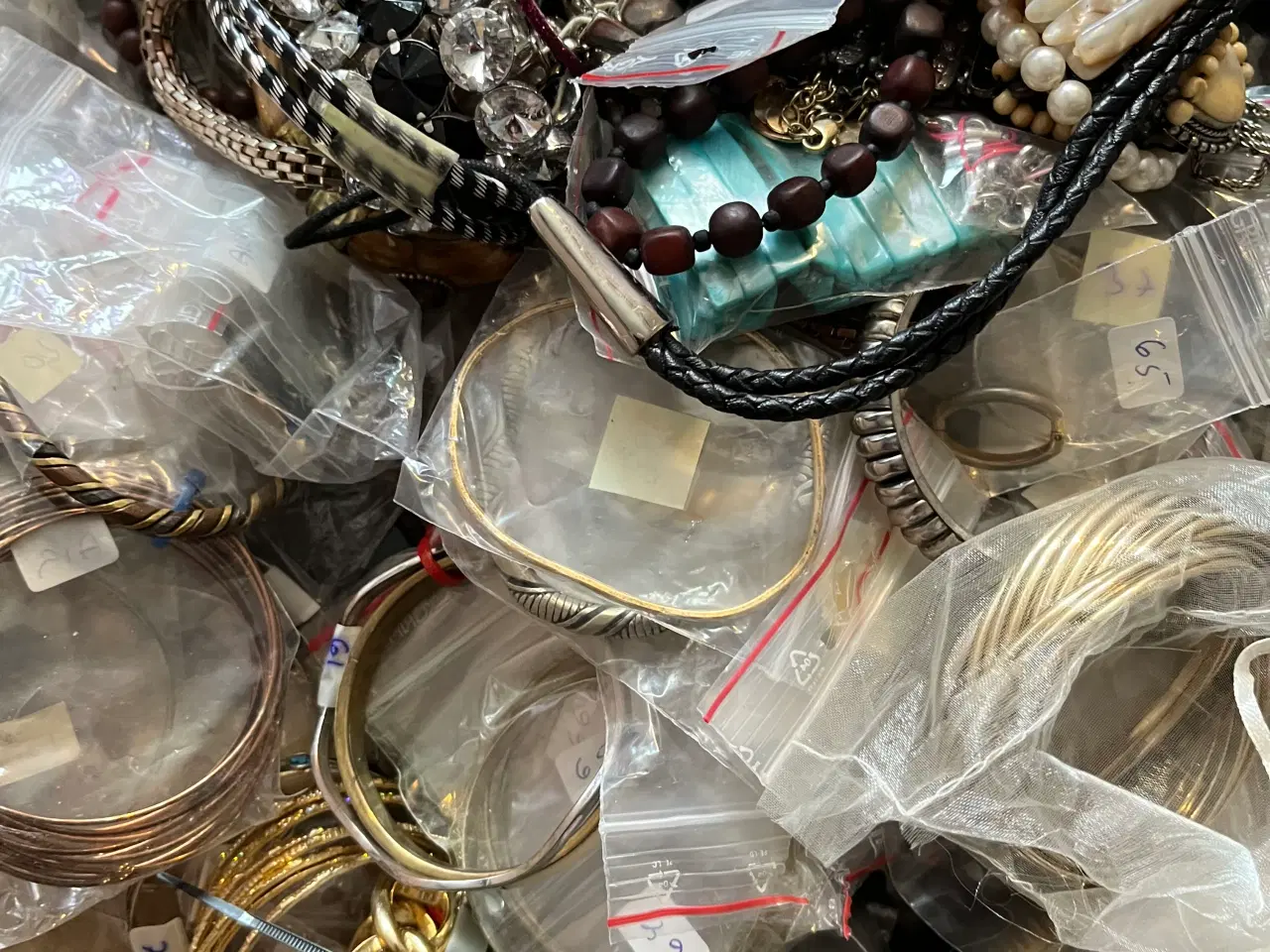 Billede 2 - Stort lot af smykker