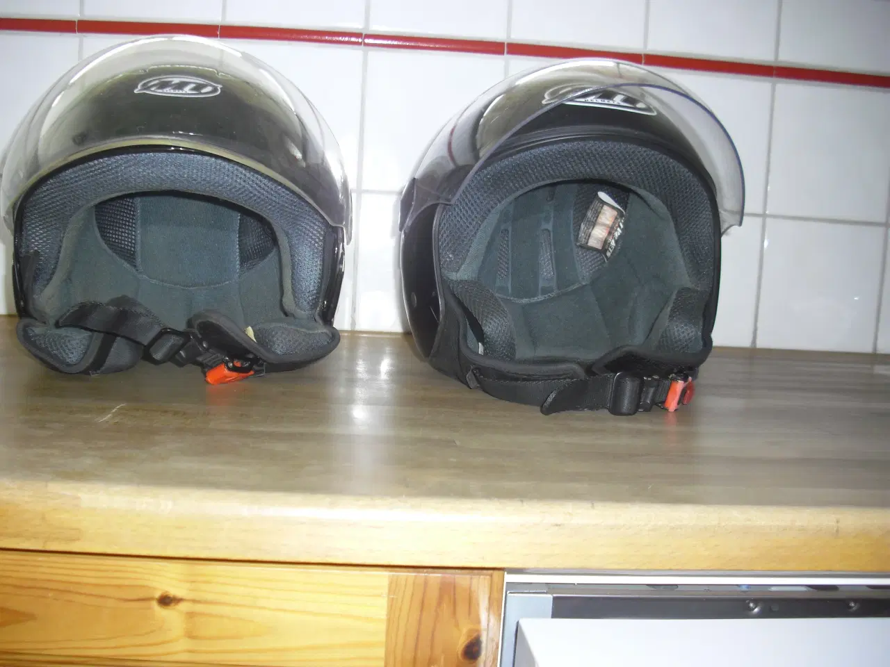 Billede 2 - Solide MT Knallert hjelme pr. stk. 100,-