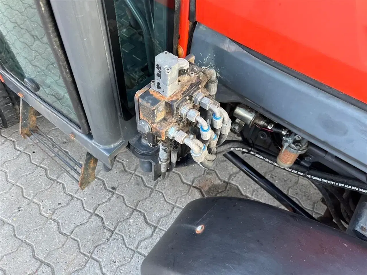 Billede 18 - Kubota stv 40 med frontlift og hydraulisk kost