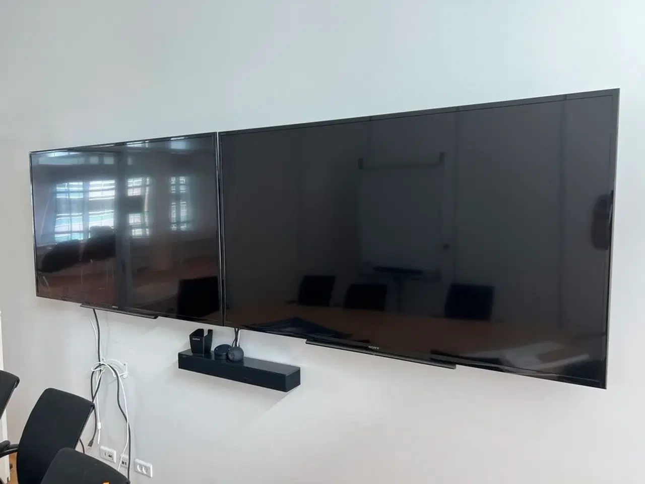 Billede 1 - 2 stk. 60" SONY TV m. BRACO & AMX konferencesystemer