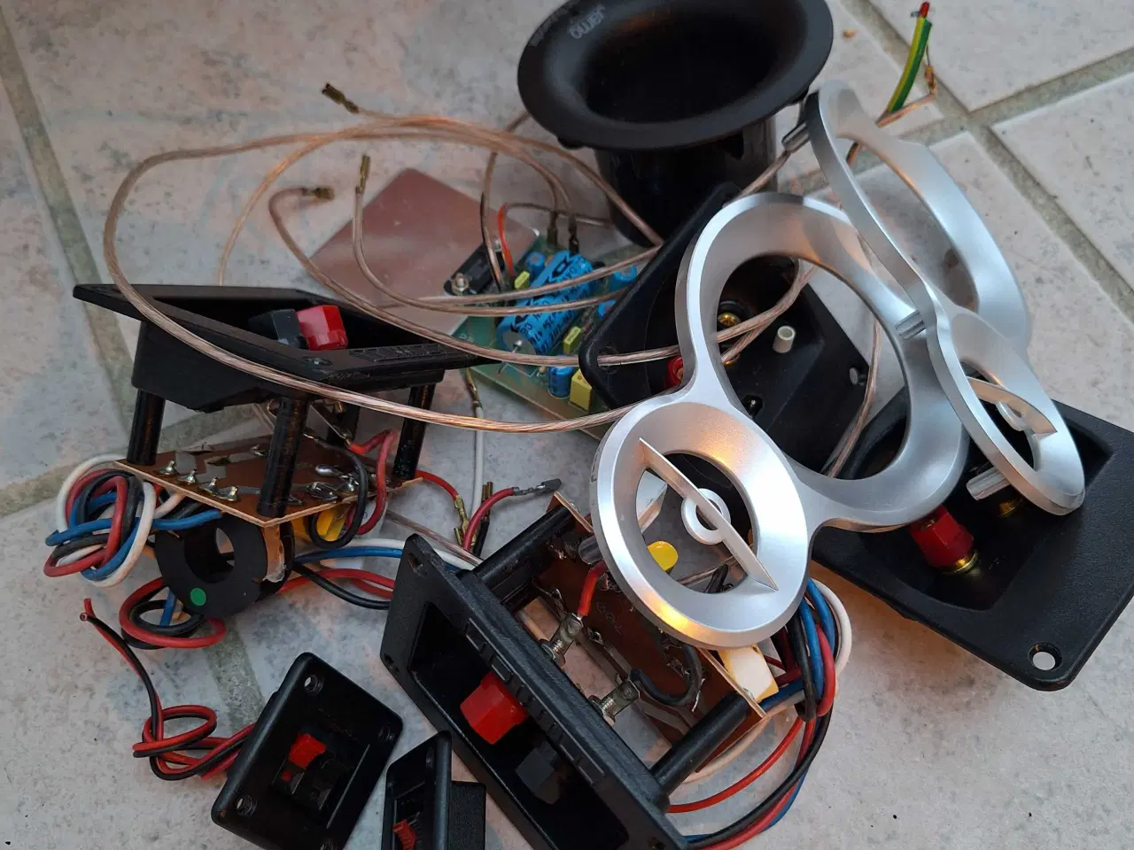 Billede 8 - Mange dele, komponenter og enheder