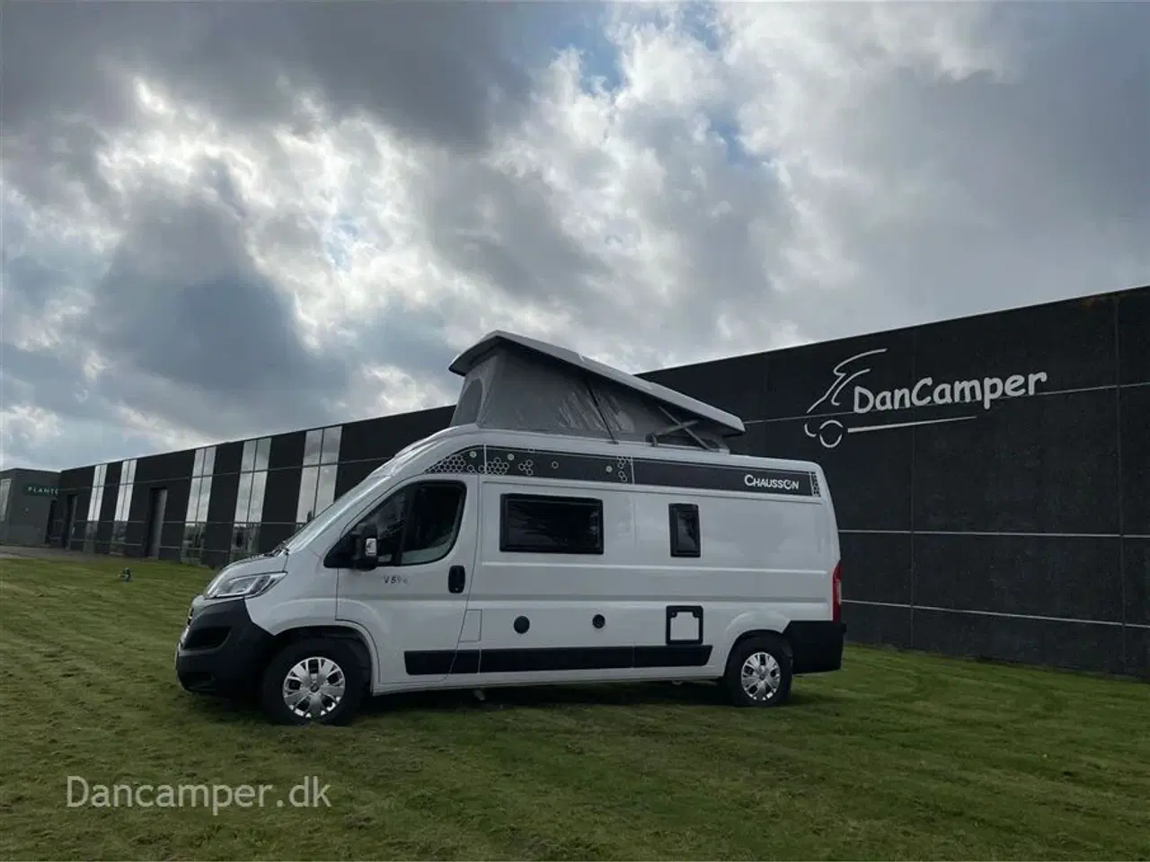 Billede 2 - 2024 - Chausson First Line V594 Pop-Up   Den korte van nu med pop-up tag. 140Hk. Tilbehørspakke, Connectpakke, Articpakke, markise og solpanel.