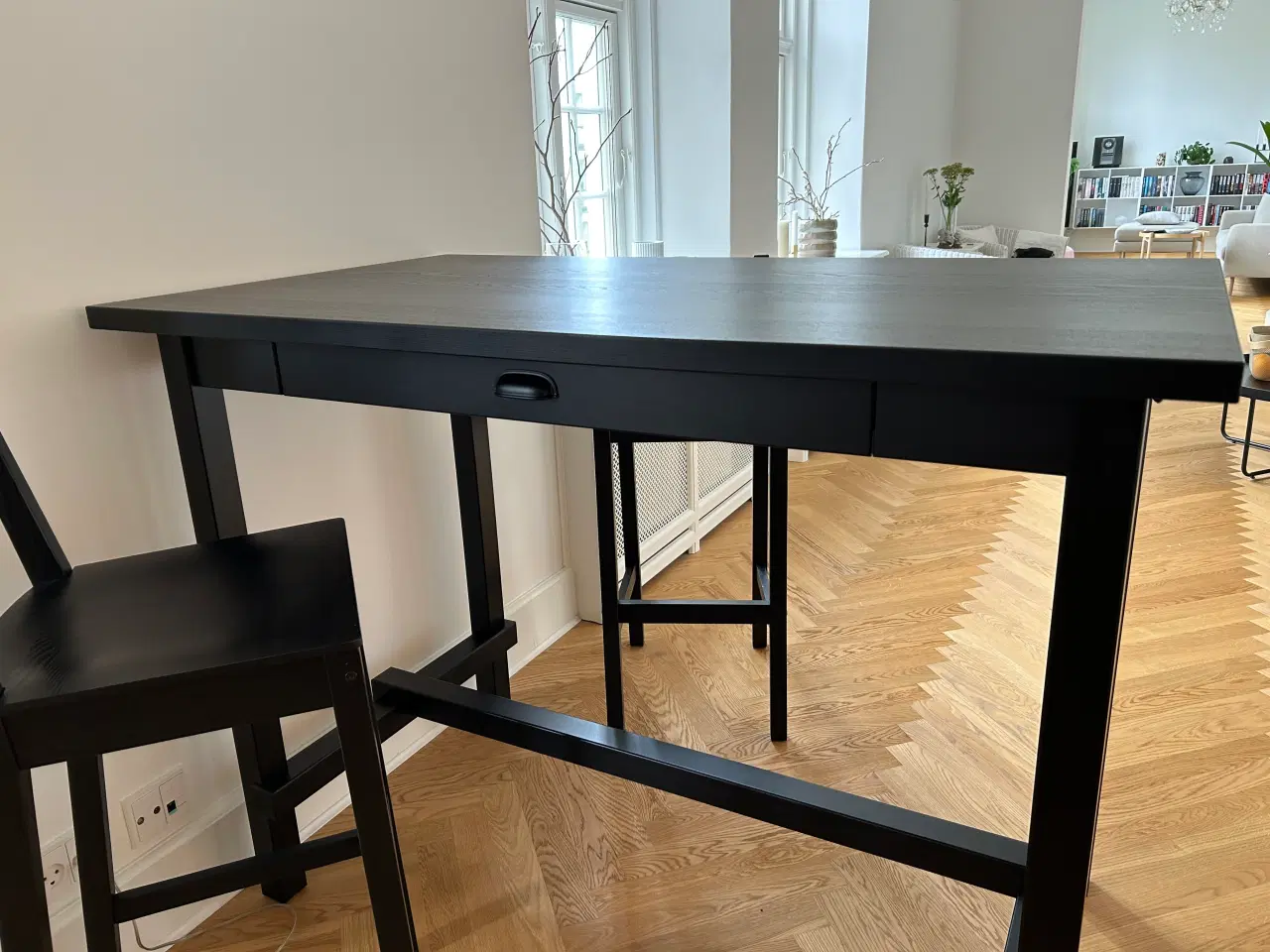 Billede 2 - Barbord - Sort IKEA Nerviken med 2 barstole