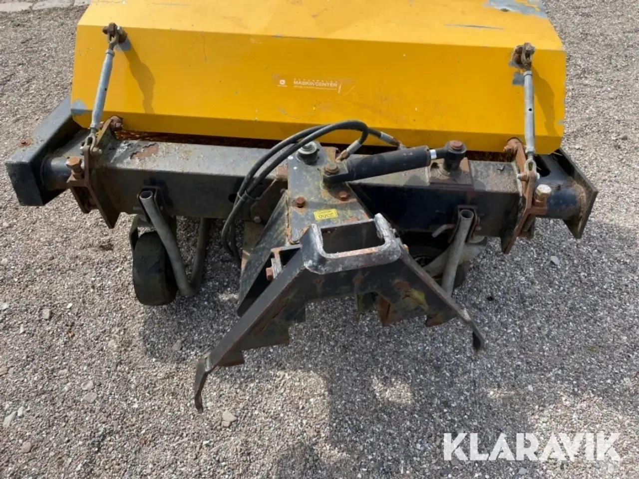 Billede 6 - Traktor med kost John Deere 3720