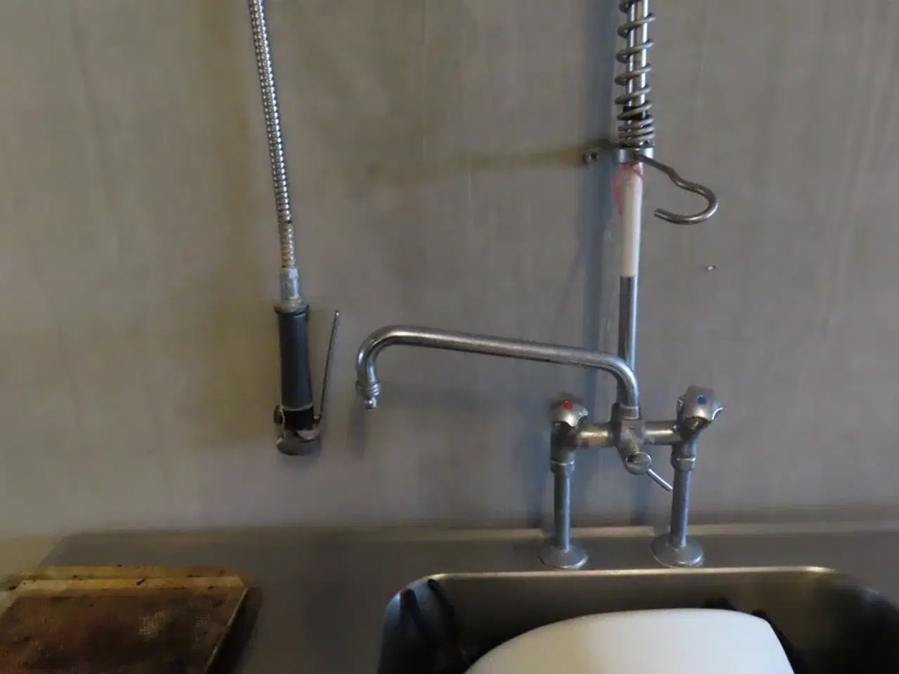 Billede 2 - Stålbord med håndvask og armatur