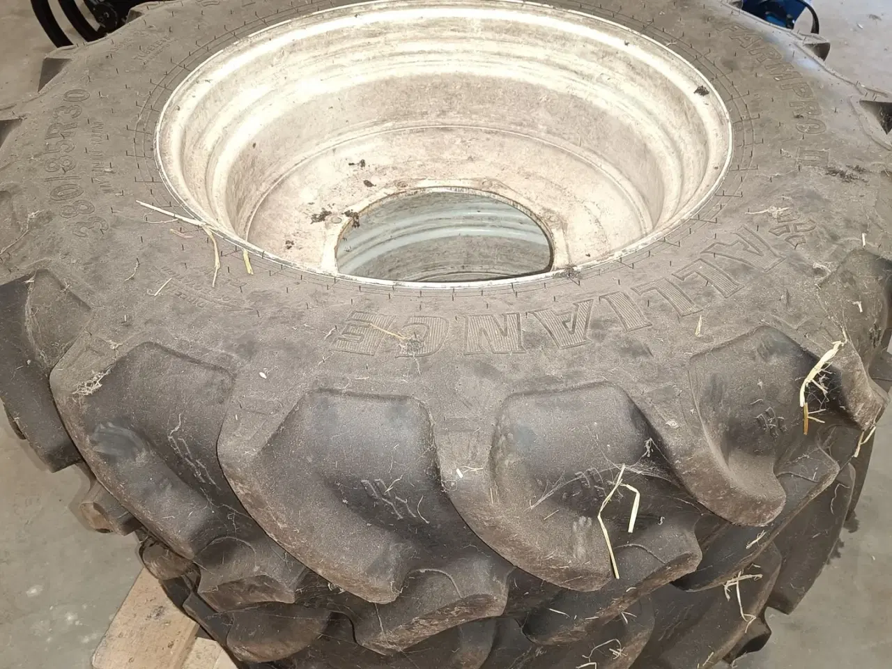 Billede 1 - - - - Hjul, For hjul 380/85 R30,  Bag hjul 380/90R46