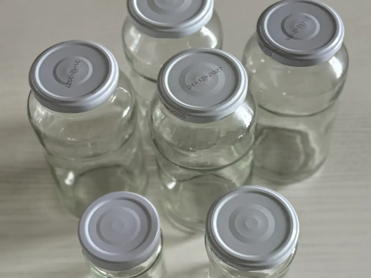Billede 2 -  Glas med hvide skruelåg