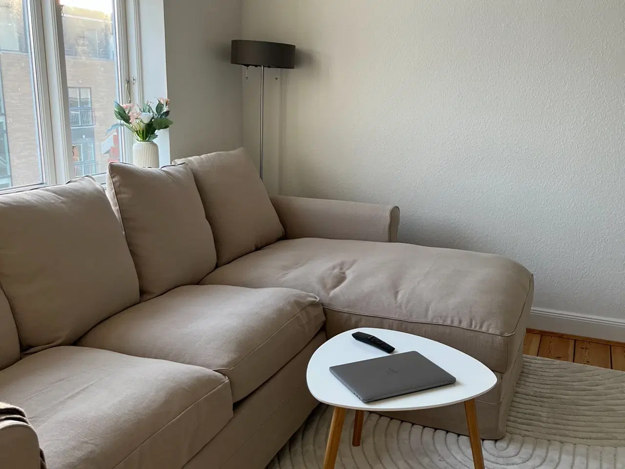 Billede 2 - Beige sofa i stand som ny