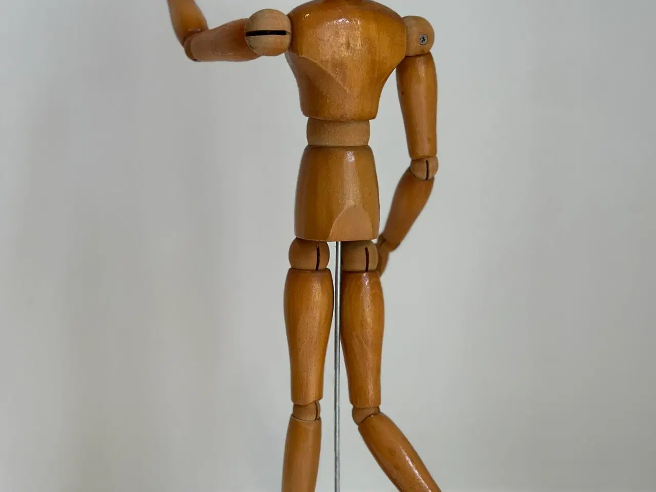 Billede 4 - Gammel tegnefigur / kunstner-dukke i træ