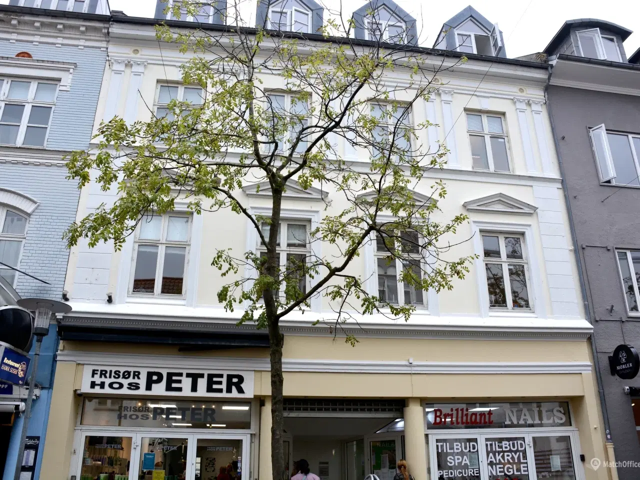 Billede 1 - Attraktivt butikslokale i hjertet af Odense – nabo til OB's fanshop
