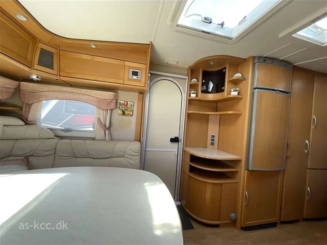 Billede 4 - 2008 - Kabe Royal 560 XL KS   Kabe Royal 560 XL KS 4 sovepladser, 6 siddepladser, Mover, Solceller, Vintertelt, Isabella Sun Shine 2,5 solsejl. SÆLGES FOR KUNDE