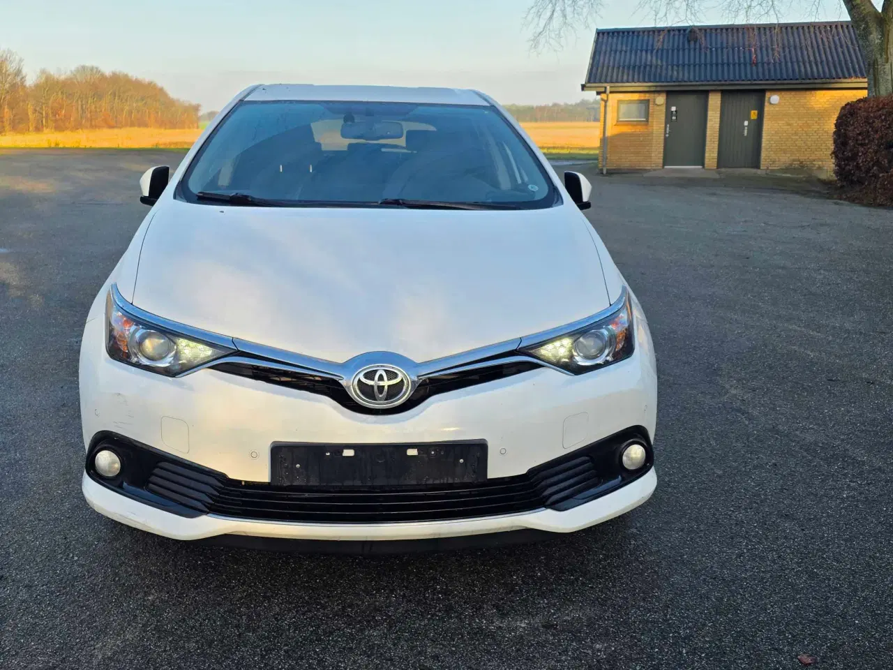 Billede 5 - Toyota Auris 1.2 Benzin 2016 en Ejer