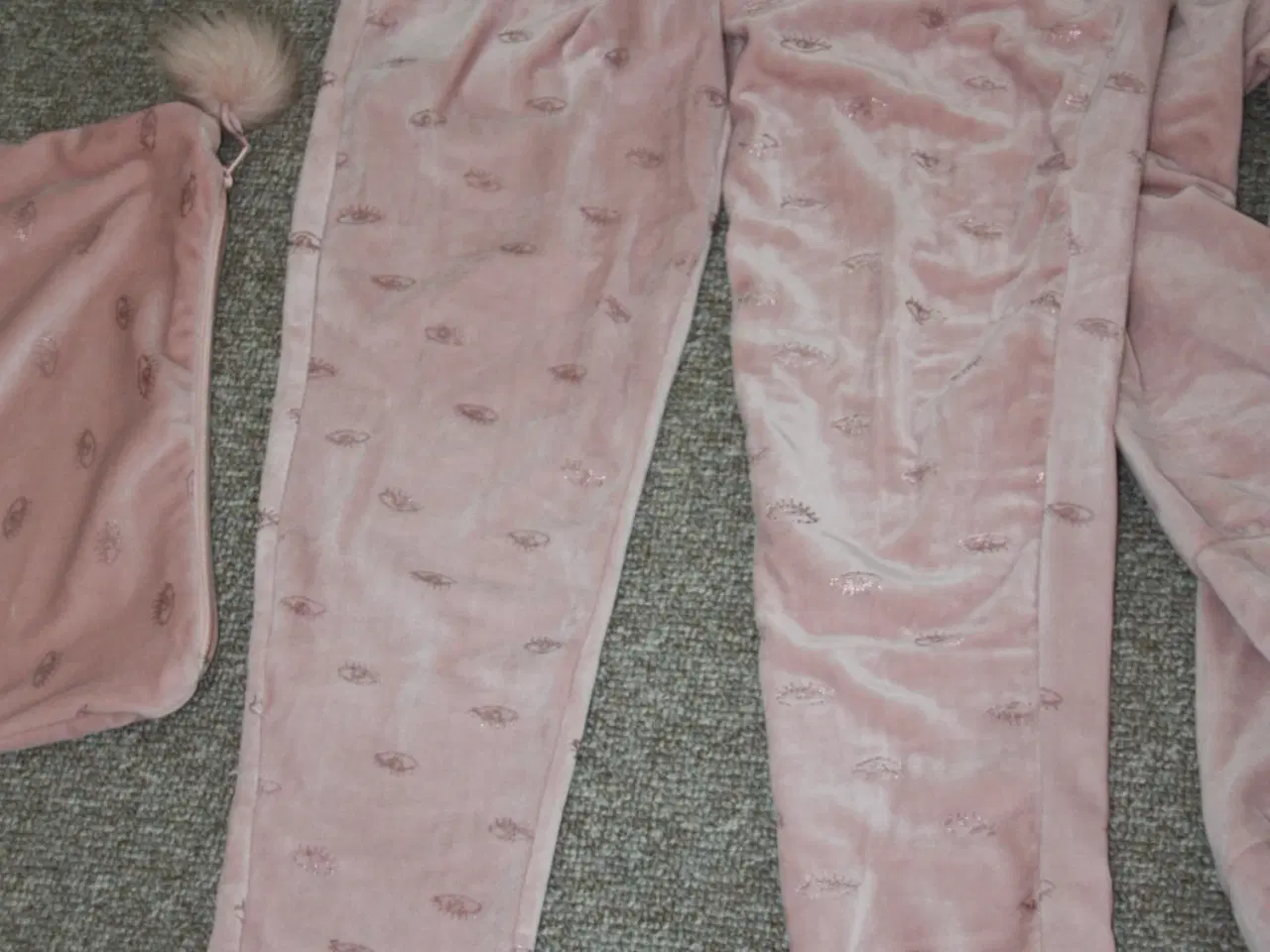 Billede 3 - Hunkemöller fleece sæt str. M med opbevarings pose