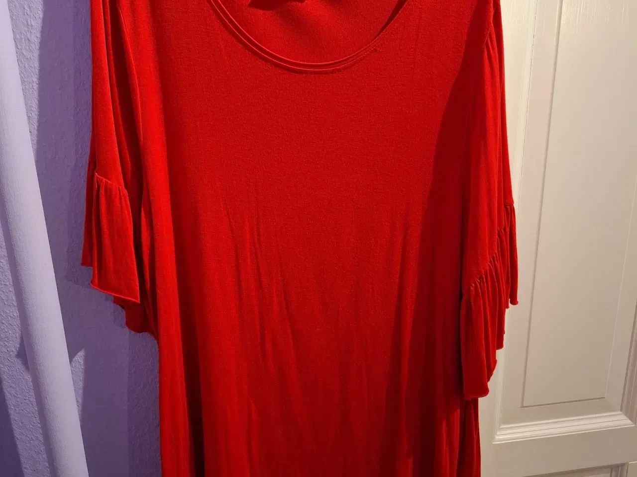 Billede 1 - Rød bluse i M fra Zizzi