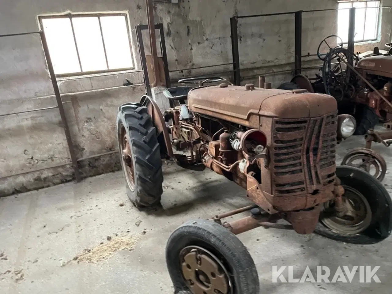 Billede 3 - Veterantraktor Farmall FU235