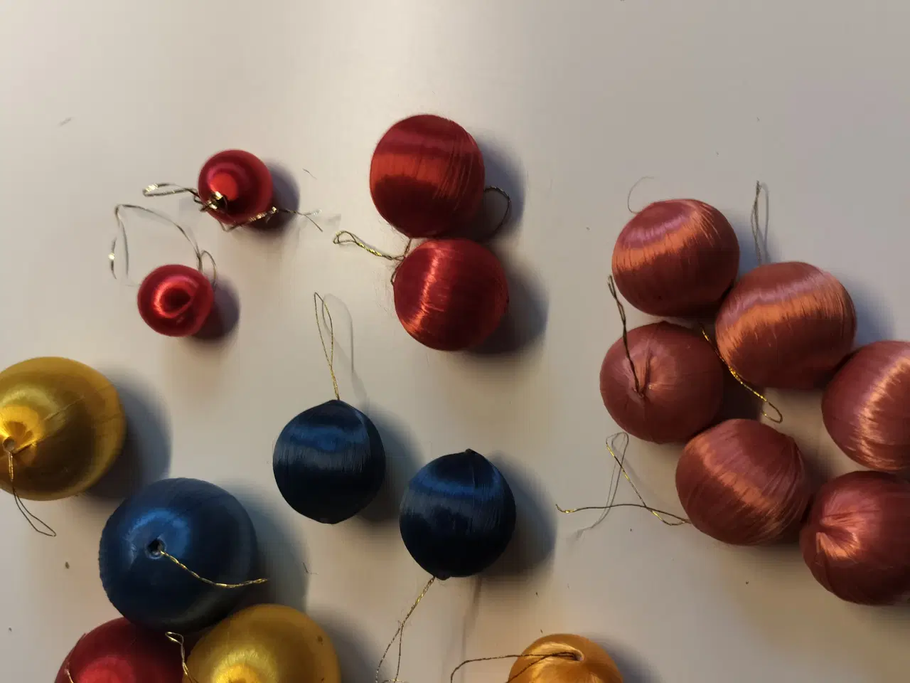 Billede 4 - Gamle Silke julekugler 35 stk