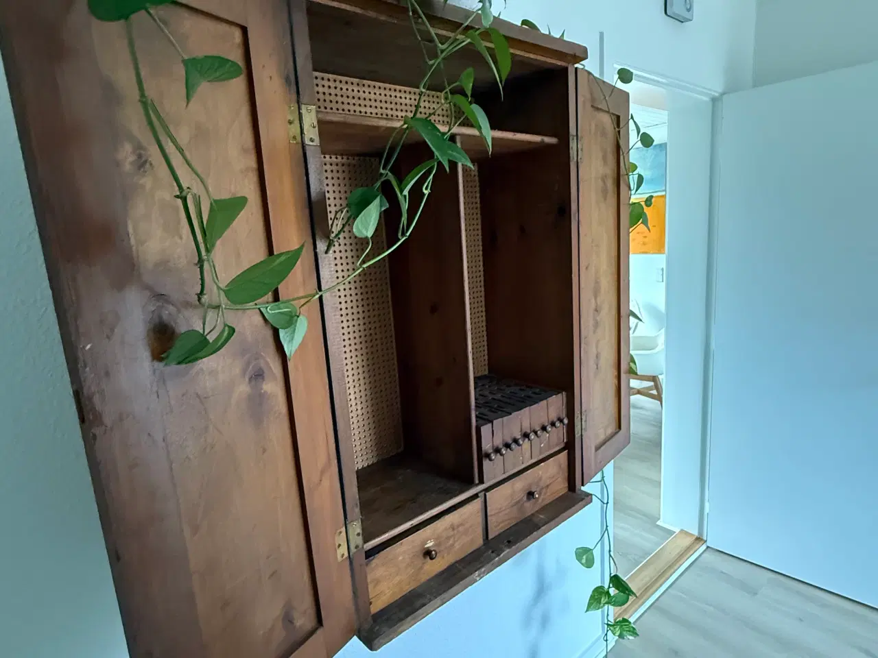 Billede 5 - Gammeldags køkken chatol skab