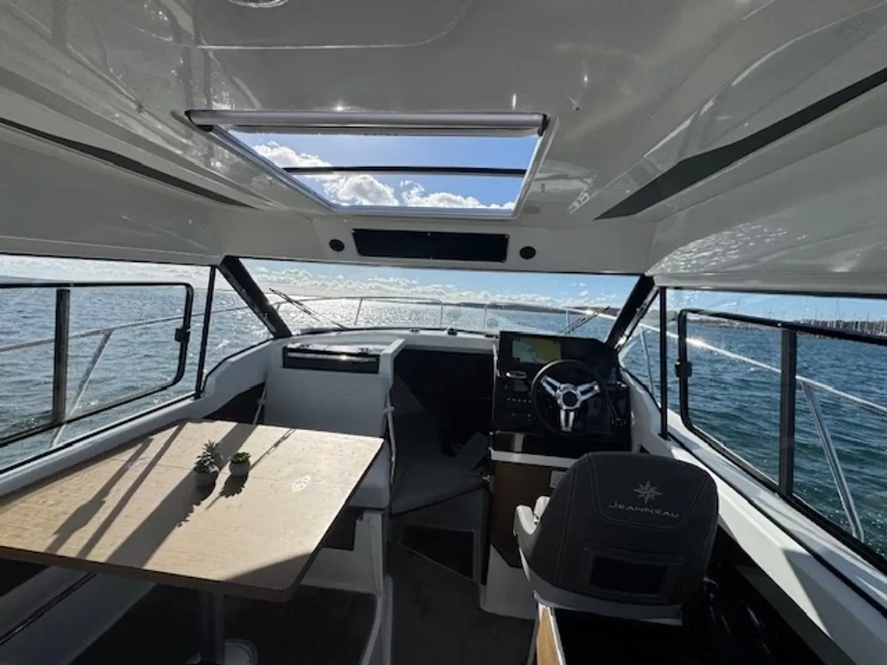 Billede 9 - Jeanneau 795, 200hk, som ny, 2022