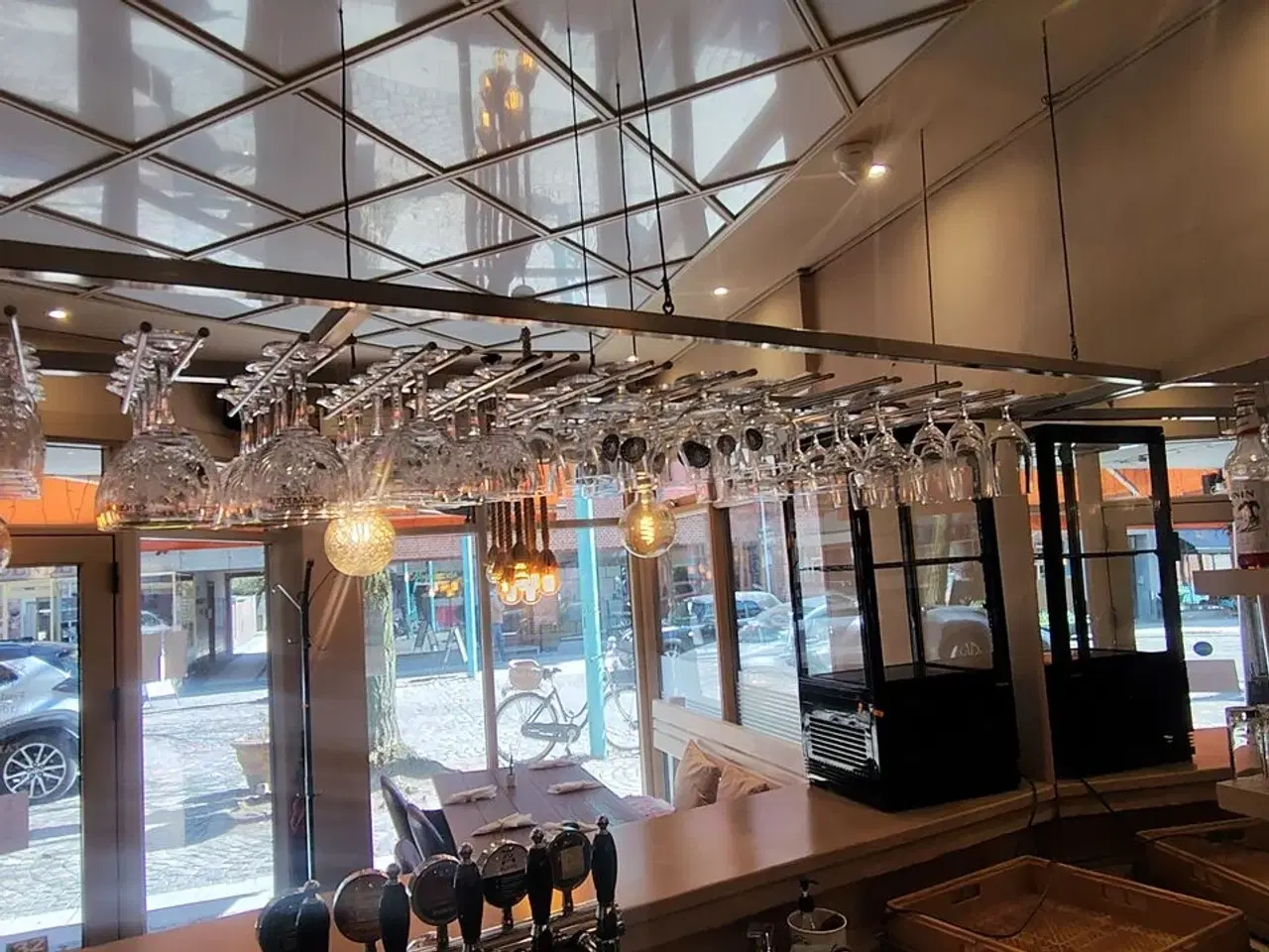 Billede 1 - Stort parti glas i baren