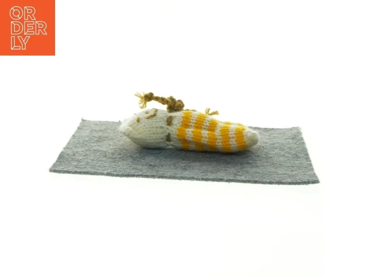 Billede 3 - Håndstrikket bamse (str. 13 x 7 cm)